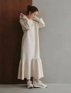 【emmi エミ アトリエ 】 ecoダンボールフーディーワンピース