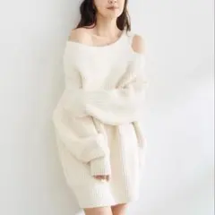 アイボリー オフショルダー ニットワンピース