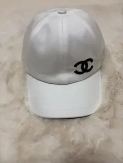 CHANEL シャネル ベースボールキャップ 白　ノベルティ　箱なし CHANEL シャネル ベースボールキャップ 白 ノベルティ 箱なし - メルカリ