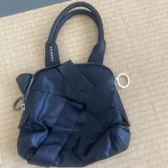 PAULE KA ブラック ハンドバッグ 編み込みデザイン