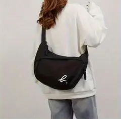 ♡大人気　ブラックショルダーバッグ