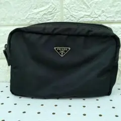 プラダ コスメ 三角ロゴプレート ポーチ ナイロン ブラック イタリア製