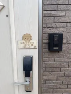 犬の顔型木製表札 置き配プレート　プードル