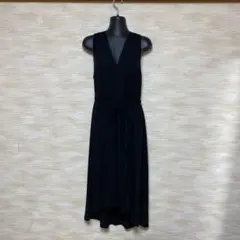 【美品】UNIQLO  Vネックのノースリーブワンピース