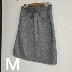 未使用　UNIQLO グレー スウェット ミニスカート　Ｍサイズのサムネイル