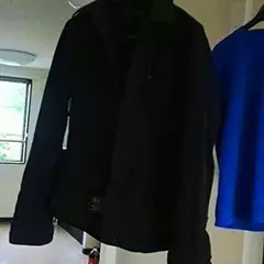 オブザネージュの黒シャツですのサムネイル