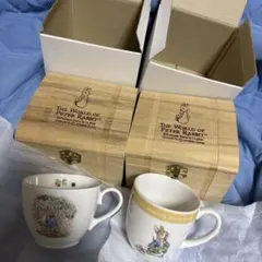 新品 木箱入り ピーターラビット マグカップ２個セット