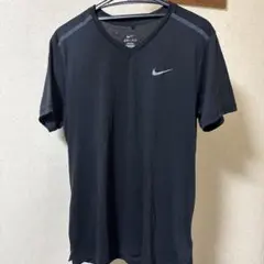 Nike DRI-FIT ブラックTシャツ