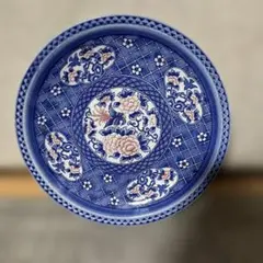 青い花柄の丸型大皿