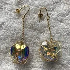 ピアス　ゴールド　スワロスキー風　レインボー　ハート型