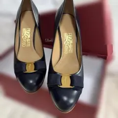 Ferragamo ネイビー リボン付き ハイヒール