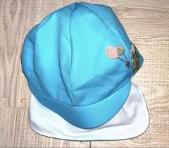 みずいろのキャップ、アップリケつき