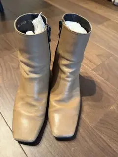SALE❗️DIANAヒールミラーレザー ショートブーツ 22.5cmのサムネイル
