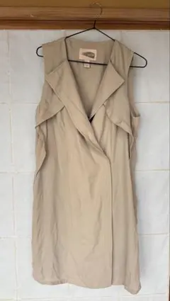 Forever 21 ベージュ ノースリーブベスト（XS）