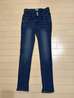 ingni デニムパンツ　Sサイズのサムネイル