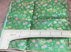 緑色の花柄　チャイナ生地　70x30cm
