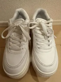 新品タグ付き ZARA ザラ プラットフォームスニーカー 35 - メルカリ