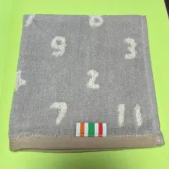 グレー 数字模様 タオルハンカチ 約25cm