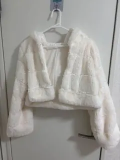 ホワイト フード付き 毛皮コート クロップド丈