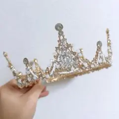 ゴールド ティアラ、クラウン
