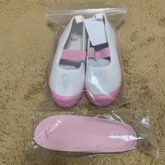 ホワイト・ピンクの上履き　アリエル