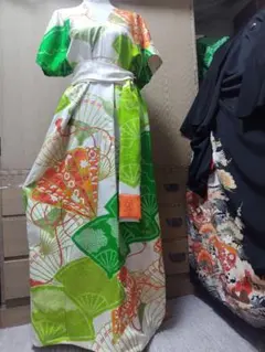 振り袖絹ストール付きリメイクワンピースです。