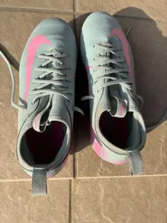 NIKE サッカースパイク グレー×ピンクのサムネイル