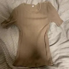 UNIQLOベージュ リブ編み 半袖Tシャツ