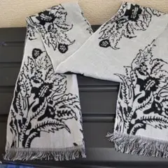花柄デザイン コットンマフラー グレーと黒