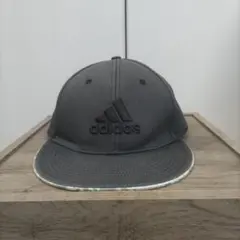 adidas グレー キャップ スナップバック