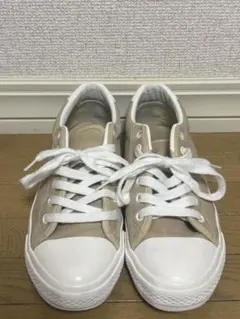 SHOO・LA・RUE フェイクレザー スニーカー ベージュ　24.5cm