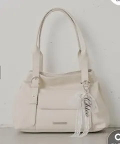 新品タグ付Chicoチャーム付き横長ベルトハンドルバッグのサムネイル