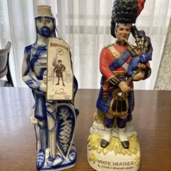 スコットランドのバグパイパーとロシアの兵士の置物セット