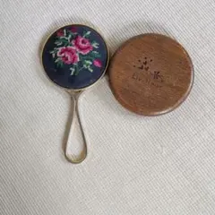 アンティーク調 プチポワン刺繍 ハンドミラー 折りたたみ 手鏡 置き鏡