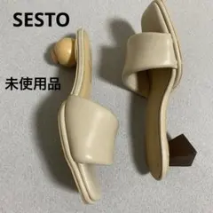 未使用品　SESTO アシンメトリーウッドヒールのパデットミュールサンダル　Ｍのサムネイル