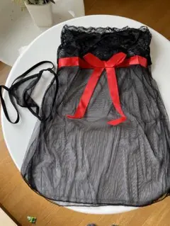 黒のレースビスチェ 赤リボン付き