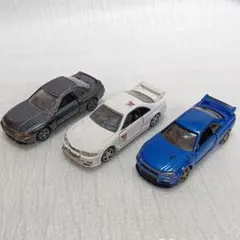 トミカプレミアム スカイラインGT-R R32 R33 R34 3台 ジャンクのサムネイル