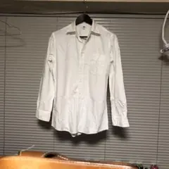 ユニクロ　白シャツ　メンズ