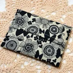 ハンドメイド　ポケットティッシュケース　北欧　ボタニカル　花柄