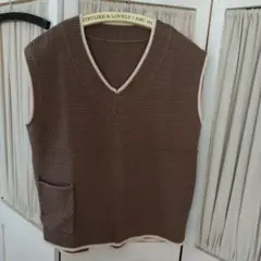 ブラウン Vネック ニットベスト ポケット付き