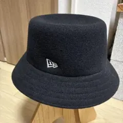 【NEW ERA】黒 バケットハット 刺繍ロゴ