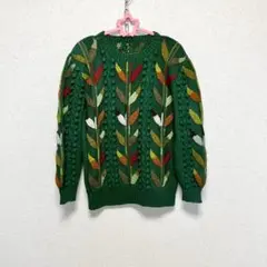 緑色　葉の刺繍ニットセーター