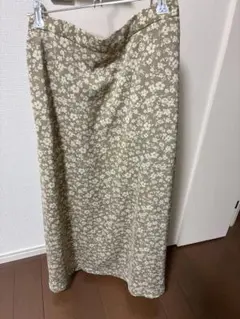 花柄ベージュロングスカートのサムネイル