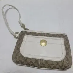 Coach ロゴ入りクラッチポーチ