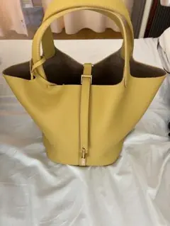 イエローキューブ型本革バッグ　金MM22cm 秋イエベ　早者勝ち
