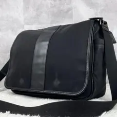 A4可 美品 コーチ キャンバス メッセンジャーバッグ ロゴ型押し チャーム 黒