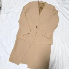 大きいサイズ　ノーカラーベージュ スーツ