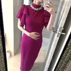 ビビットピンク フリル袖 ハイネック タイトドレス