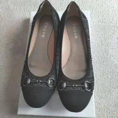 ブラック フラットシューズ