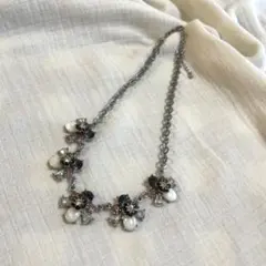 H&M フラワーモチーフ ビジュー ネックレスのサムネイル